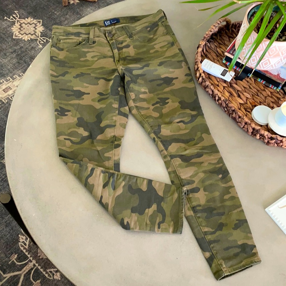 Gap camo ankle jeans - excellent condition